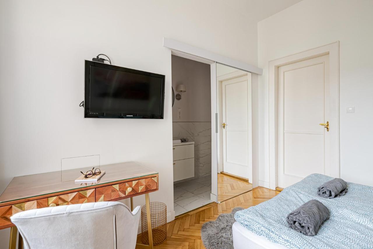 Katie'S Home Parliament Budapest Exterior foto